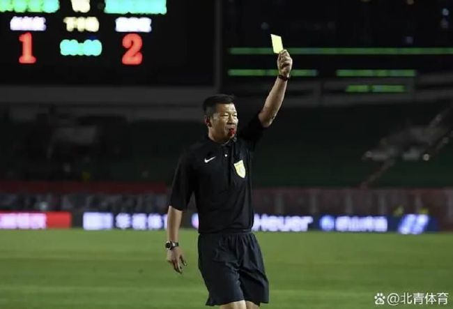 意媒Calciomercato消息，罗马正在转会市场上寻找中后卫引援，他们与博努奇的谈判已经进入后期阶段。